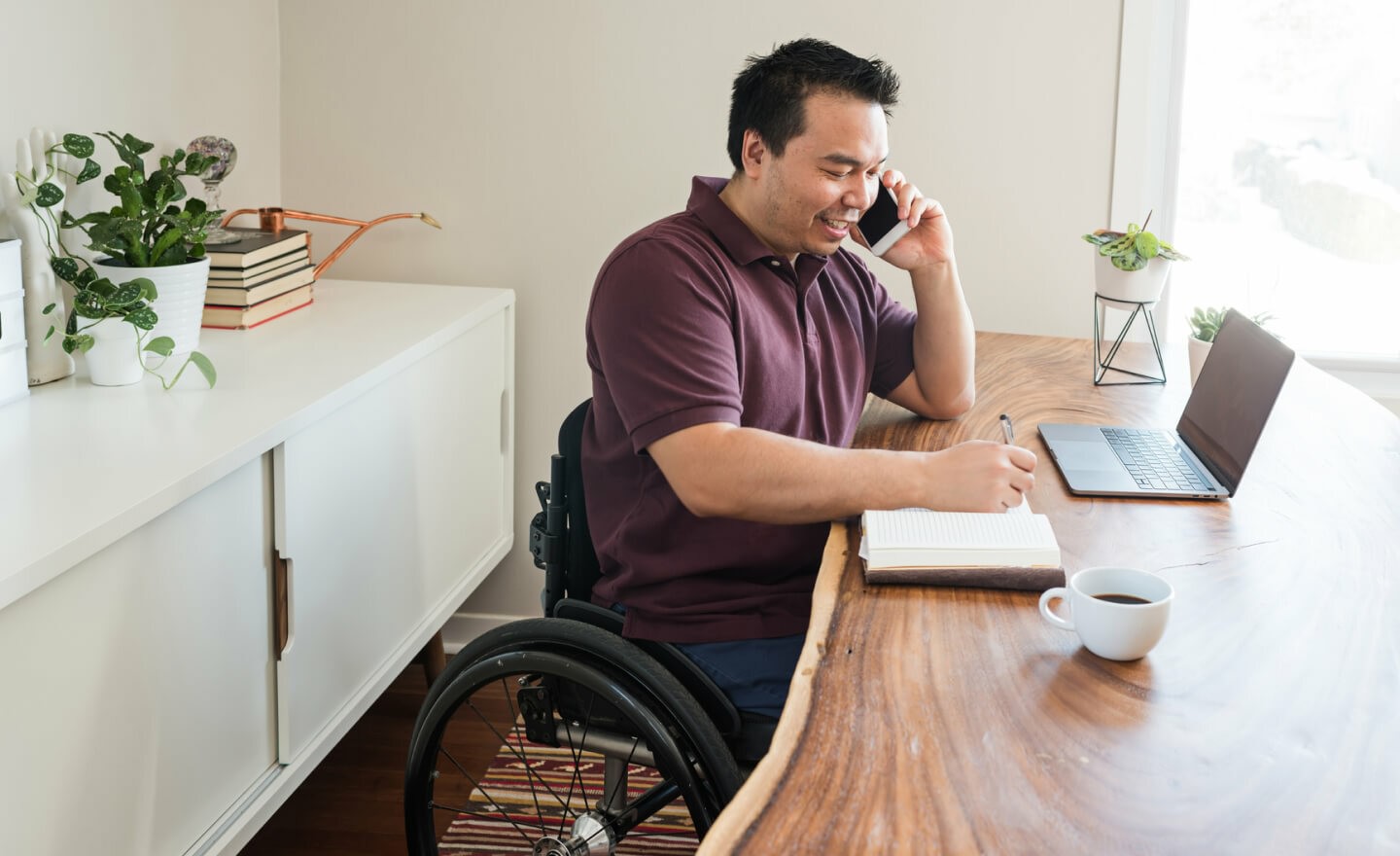 Person in wheelchair on the phone 720x440