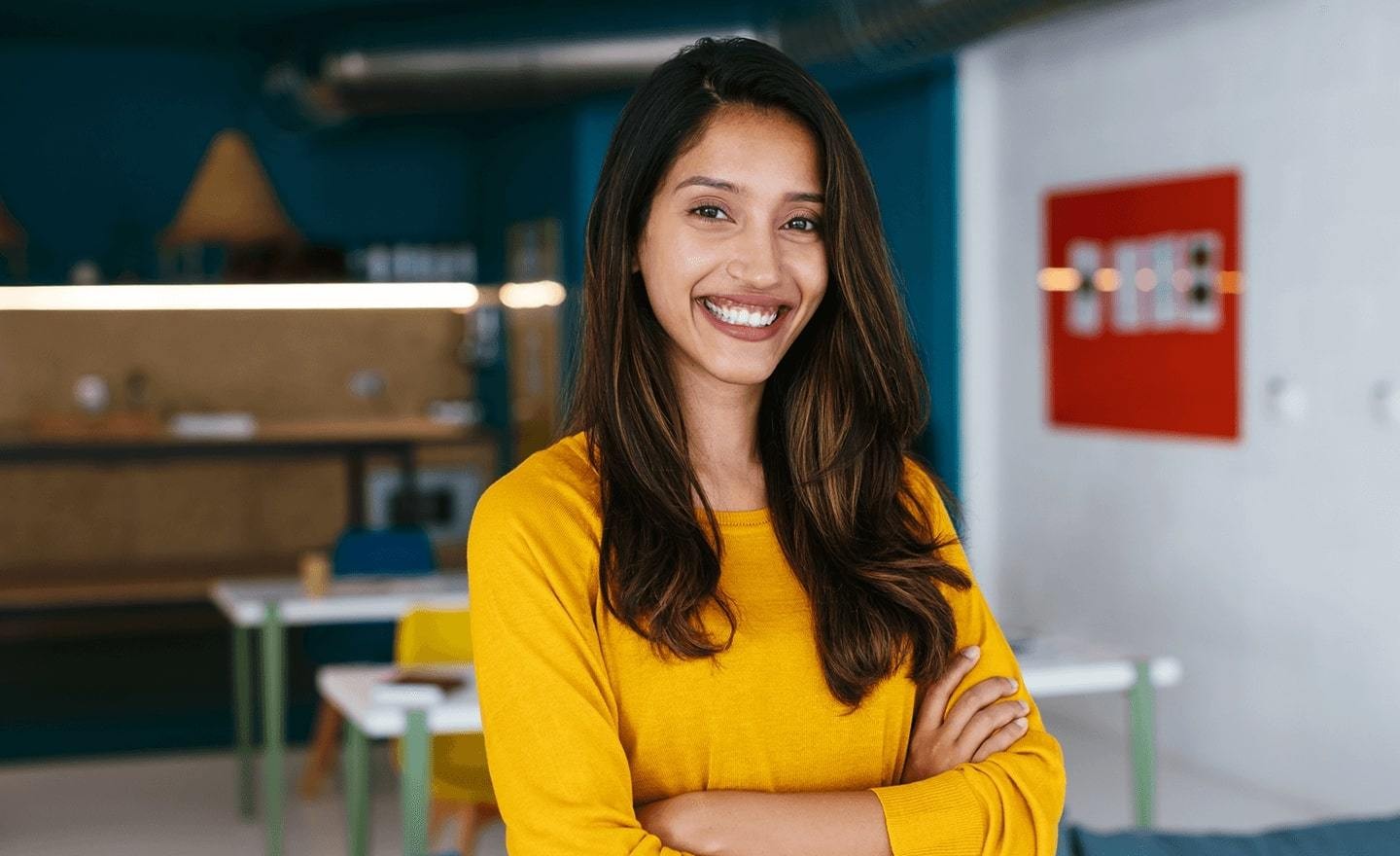 Women with cross arms smiling at camera